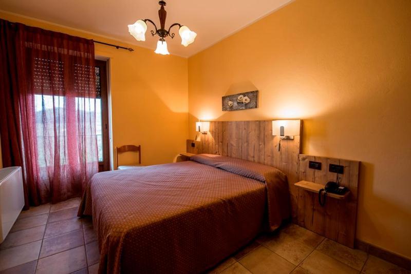 Ristorante Albergo Da Maurizio Cravanzana Екстериор снимка