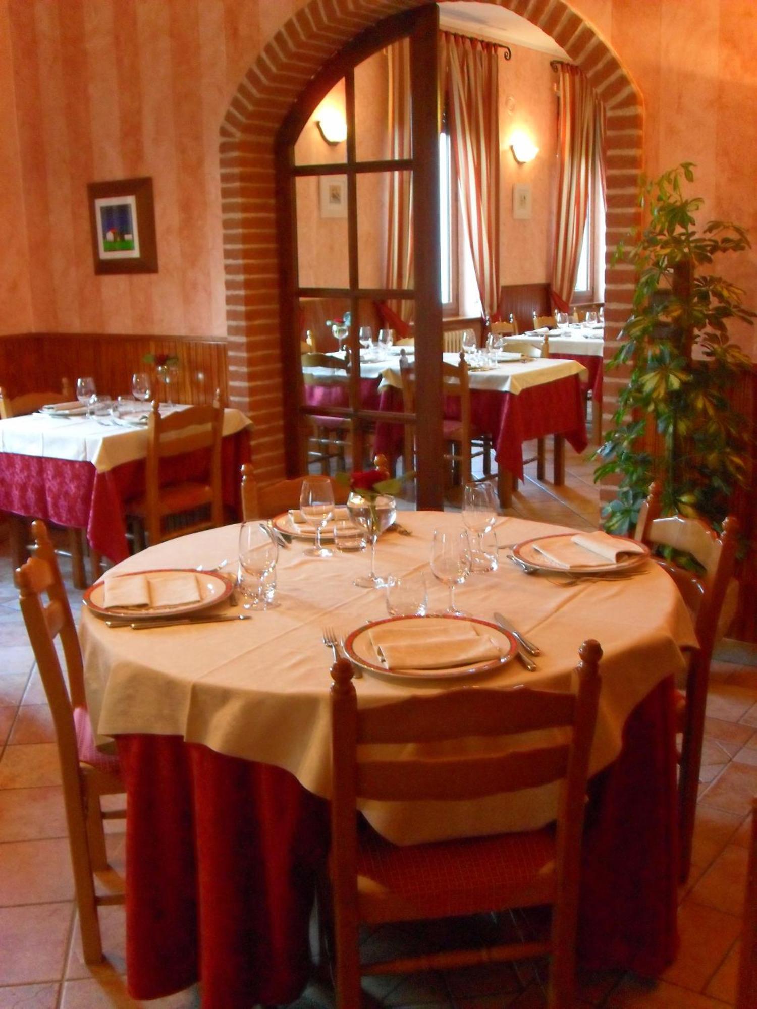 Ristorante Albergo Da Maurizio Cravanzana Екстериор снимка